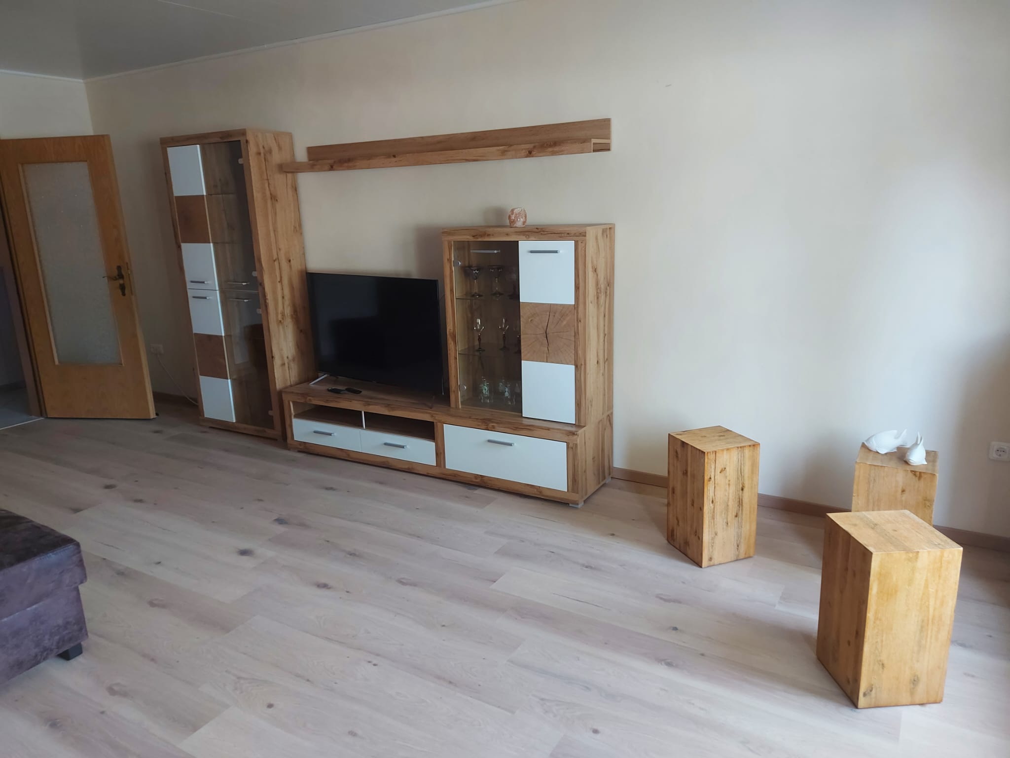 Wohnzimmer weitere Schlafmöglichkeiten in der Ferienwohnung 4k OLED Fernseher TV