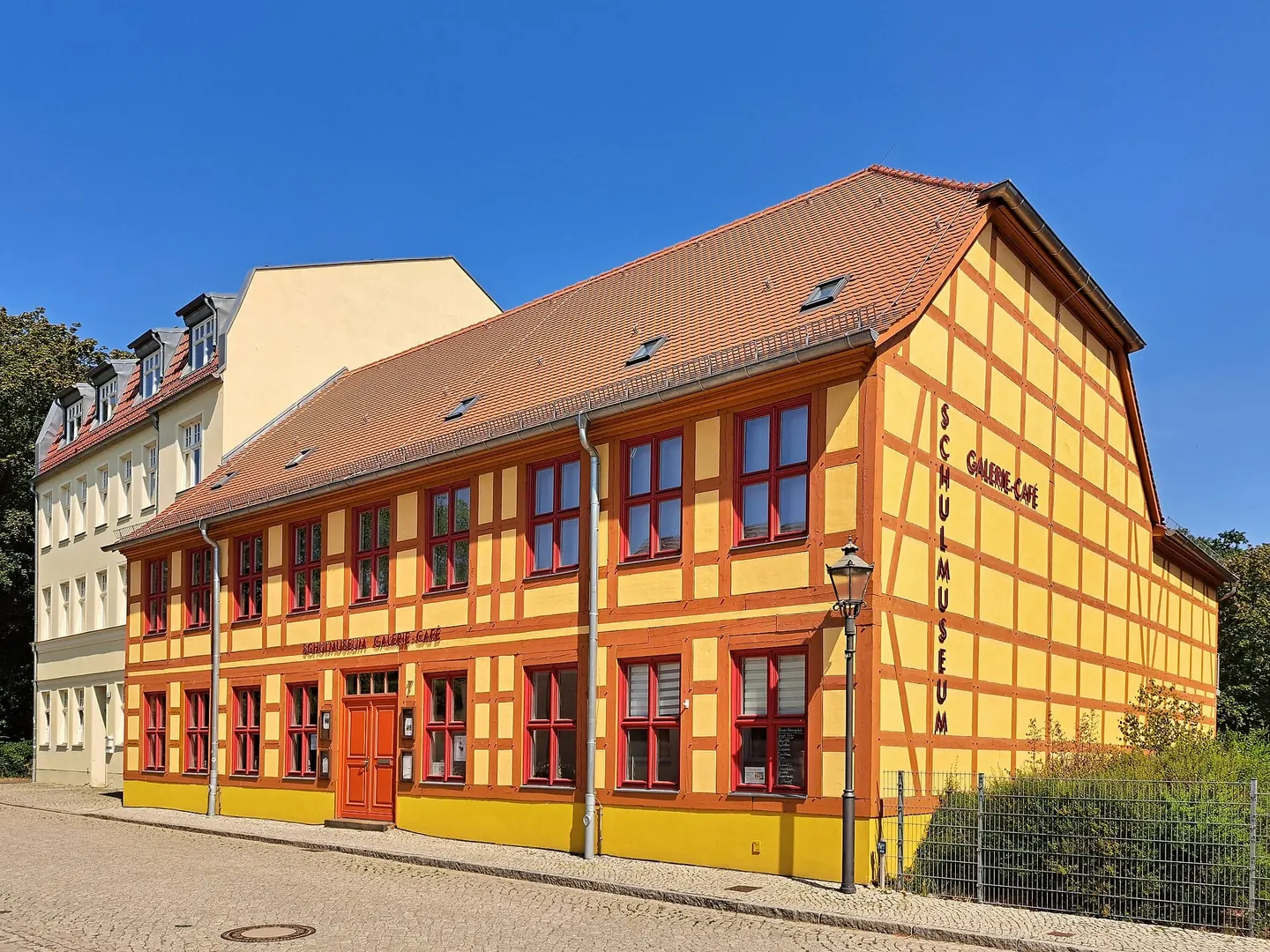Fachwerkgebäude in Zossen, der nächstgelegenen Stadt mit Bahnhof und Einkaufsmöglichkeiten